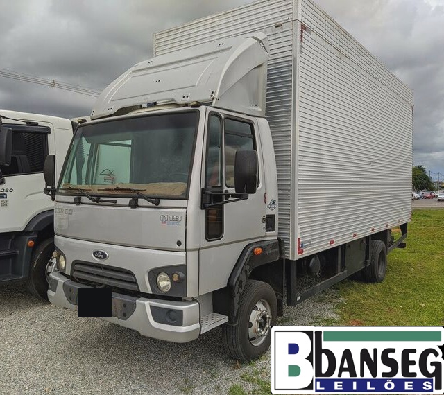 FORD CARGO 1119 TURBO PRATA 2015